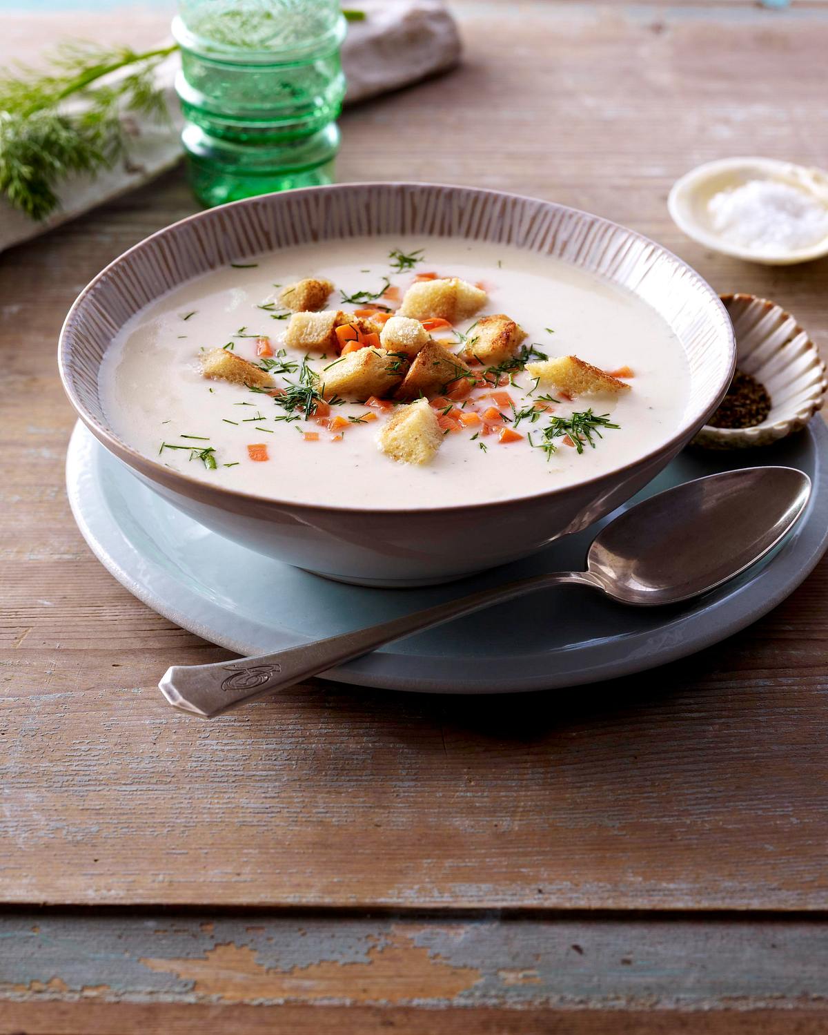 Cremige Fischsuppe mit Räucherlachs Rezept