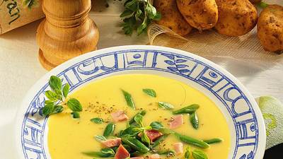 Cremige Kartoffelsuppe mit grünen Bohnen Rezept - Foto: House of Food / Bauer Food Experts KG
