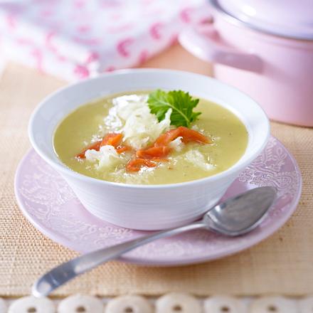 Cremige Kohlrabisuppe mit Räucherlachs Rezept Cremige Kohlrabisuppe mit Räucherlachs Rezept