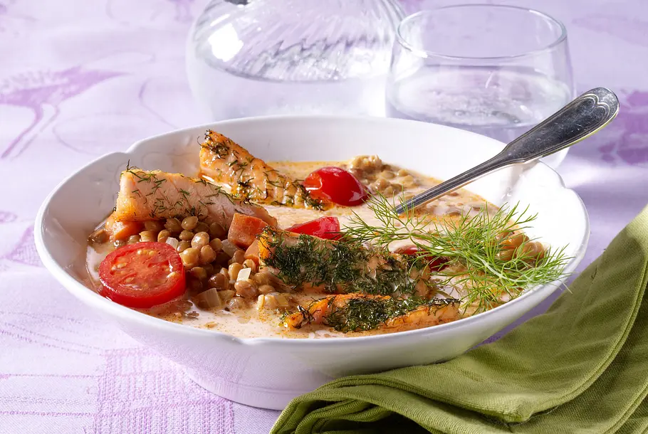 Cremige Linsensuppe mit Lachsstreifen Rezept