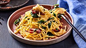 Cremige Miso-Carbonara Rezept - Foto: House of Food / Bauer Food Experts KG