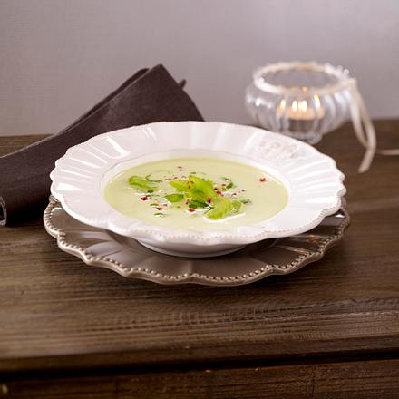 Cremige Staudenselleriesuppe mit Petersilie und Rosa Pfefferbeeren Rezept Cremige Staudenselleriesuppe mit Petersilie und Rosa Pfefferbeeren Rezept