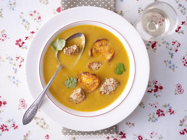 Cremige Süßkartoffelsuppe mit Chili Rezept Cremige Süßkartoffelsuppe mit Chili Rezept