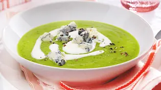 Cremige Zucchinisuppe mit Gorgonzola Rezept - Foto: LECKER @ Bauer Media Group Cremige Zucchinisuppe mit Gorgonzola Rezept - Foto: LECKER @ Bauer Media Group