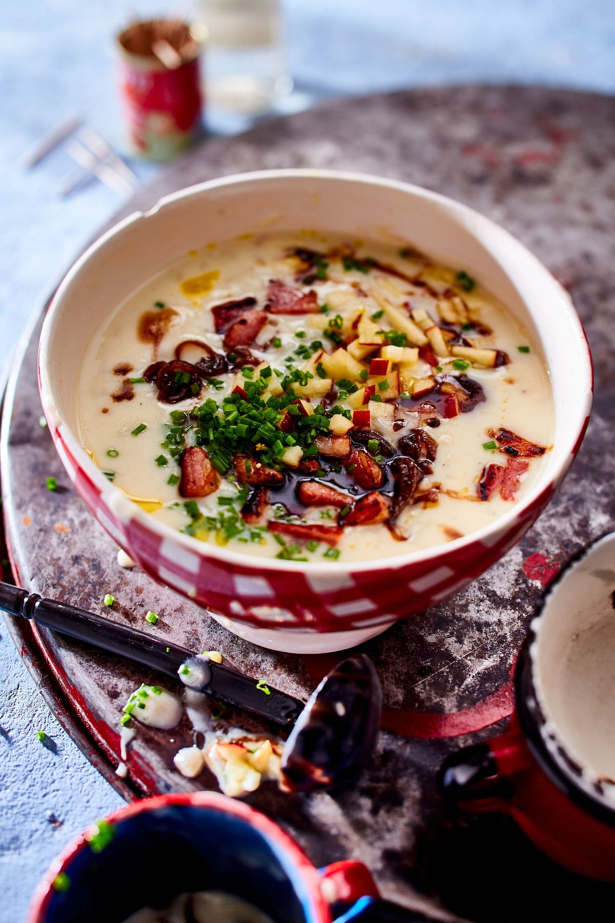 Cremige Zwiebelsuppe mit Apfel und Speck Rezept