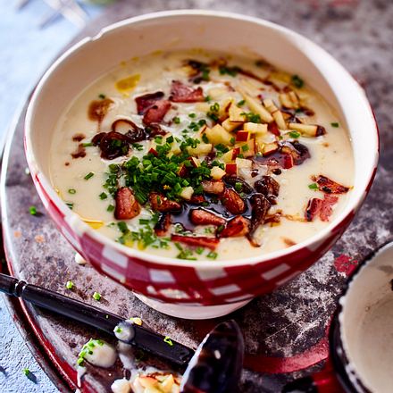 Cremige Zwiebelsuppe mit Apfel und Speck Rezept Cremige Zwiebelsuppe mit Apfel und Speck Rezept