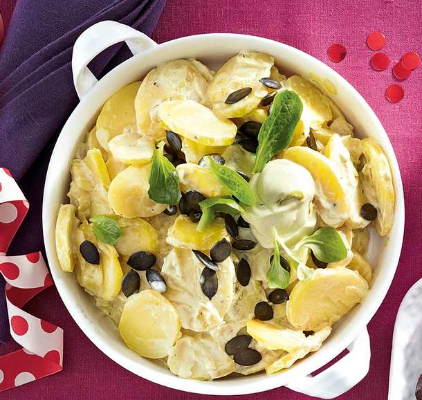 Cremiger Kartoffelsalat mit Kürbiskernen Rezept Cremiger Kartoffelsalat mit Kürbiskernen Rezept