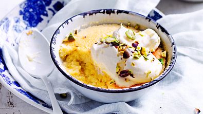 Cremiger Zitronen-Cake mit Honigjoghurt Rezept - Foto: LECKER @ Bauer Media Group