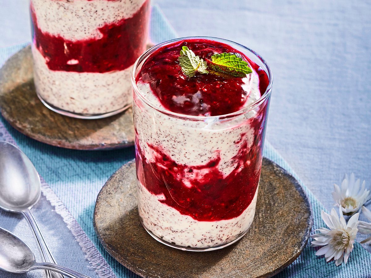 Cremiges Quark-Mohn-Trifle mit Himbeerpüree Rezept