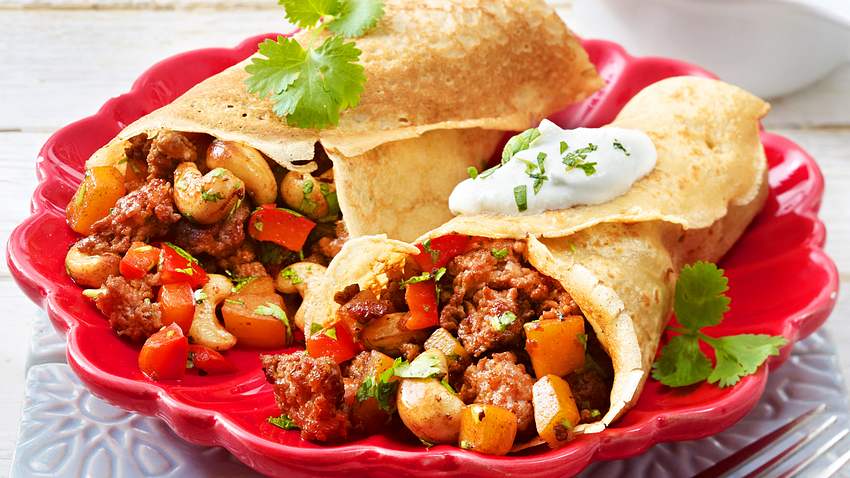 Crêpe-Burritos mit Paprika-Hackfleisch-Füllung Rezept - Foto: House of Food / Bauer Food Experts KG