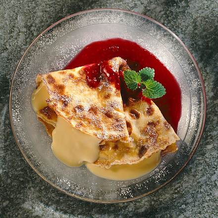 Crêpes mit Vanille-Joghurt und Himbeersoße Rezept
