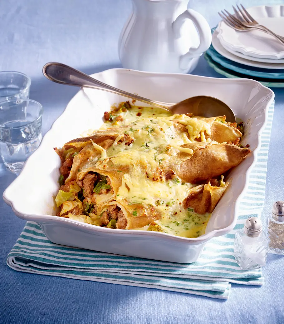 Crespelle-Auflauf mit Spitzkohl und Salsiccia Rezept Crespelle-Auflauf mit Spitzkohl und Salsiccia Rezept