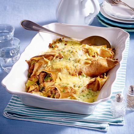 Crespelle-Auflauf mit Spitzkohl und Salsiccia Rezept
