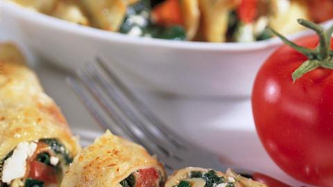 Crespelle mit Spinat-Ricotta-Füllung Rezept - Foto: House of Food / Bauer Food Experts KG