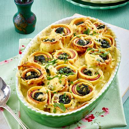 Crespelle mit Spinat-Schinken-Füllung und Frischkäsesoße Rezept Crespelle mit Spinat-Schinken-Füllung und Frischkäsesoße Rezept
