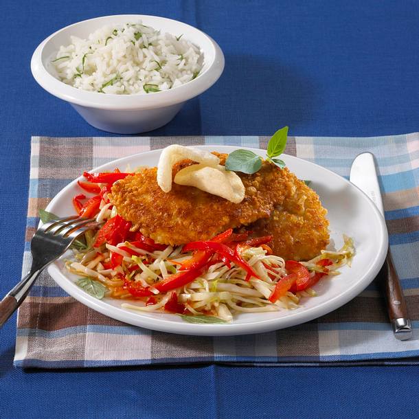 Crispy Asia-Schnitzel mit scharfem Kohl Rezept Crispy Asia-Schnitzel mit scharfem Kohl Rezept