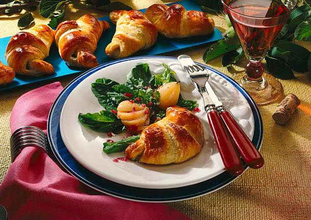Croissants mit Roquefortfüllung Rezept Croissants mit Roquefortfüllung Rezept