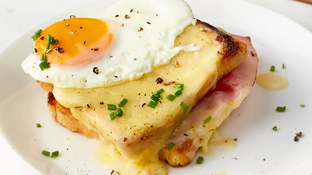Croque Monsieur mit Spiegelei Rezept - Foto: LECKER @ Bauer Media Group Croque Monsieur mit Spiegelei Rezept - Foto: LECKER @ Bauer Media Group