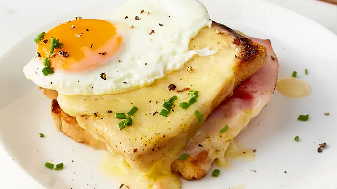Croque Monsieur mit Spiegelei Rezept - Foto: LECKER @ Bauer Media Group