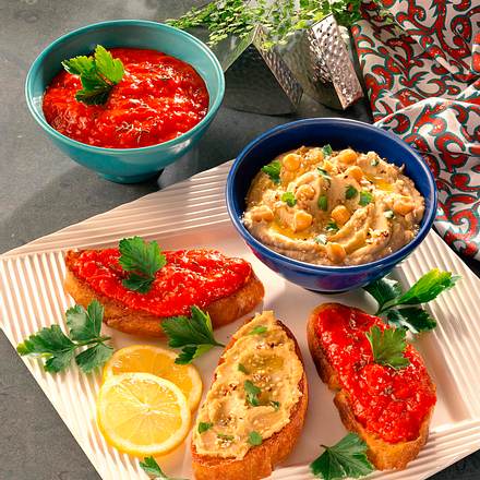 Crostini mit Kichererbsen- und Paprika-Püree Rezept Crostini mit Kichererbsen- und Paprika-Püree Rezept