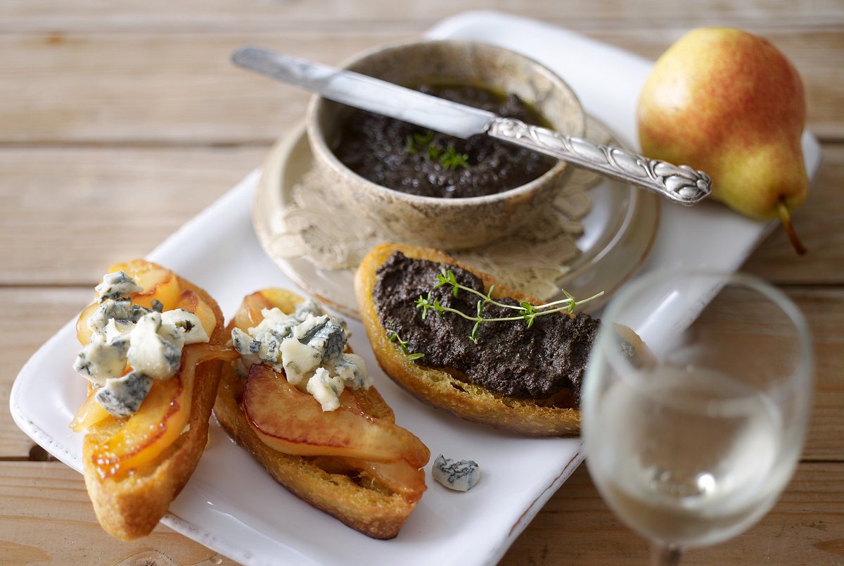 Crostini mit Olivencreme und mit Birne Gorgonzola Rezept