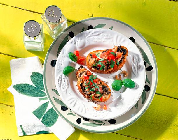 Crostini mit Olivenpaste Rezept Crostini mit Olivenpaste Rezept