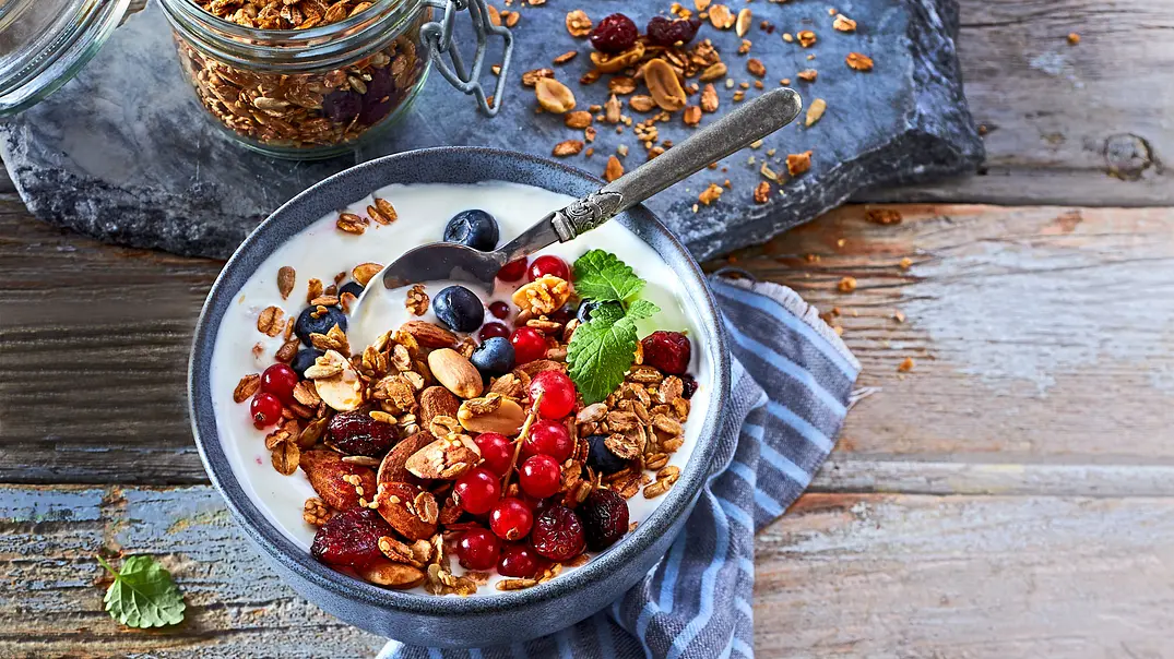 Crunchy-Munchy-Müsli aus dem Ofen Rezept - Foto: LECKER @ Bauer Media Group Crunchy-Munchy-Müsli aus dem Ofen Rezept - Foto: LECKER @ Bauer Media Group