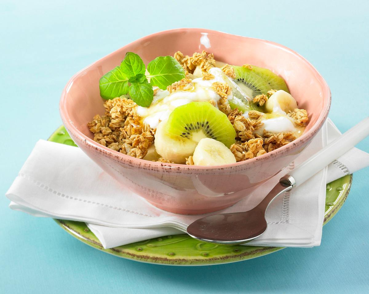 Crunchy-Müsli mit Banane und Kiwi in Honig-Joghurt Rezept