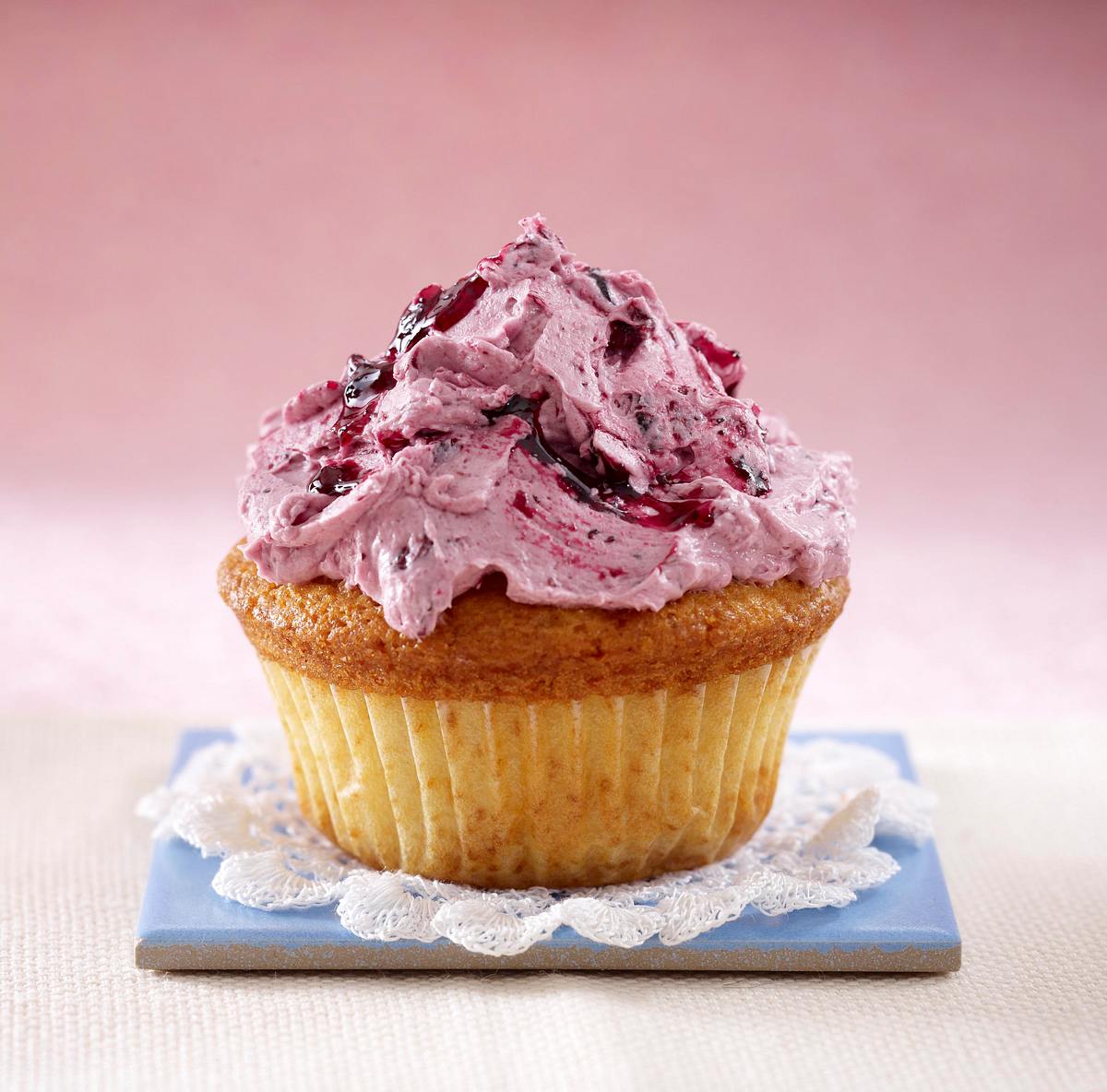 Cupcakes: Schwarze Johannisbeer-Meringue-Buttercreme Rezept