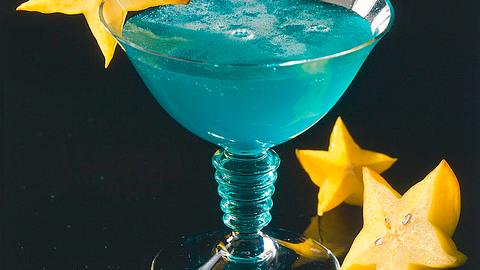 Curaçao blue mit Korn Rezept - Foto: Neckermann
