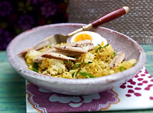 Curry-Bratreis mit Makrele und Ei Rezept Curry-Bratreis mit Makrele und Ei Rezept