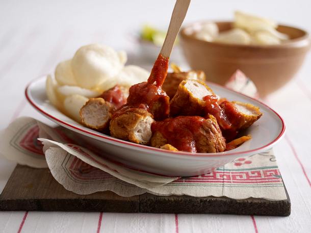 Curry-Currywurst mit Kroepoek Rezept Curry-Currywurst mit Kroepoek Rezept