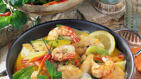 Curry-Fisch-Pfanne mit Garnelen Rezept - Foto: House of Food / Bauer Food Experts KG