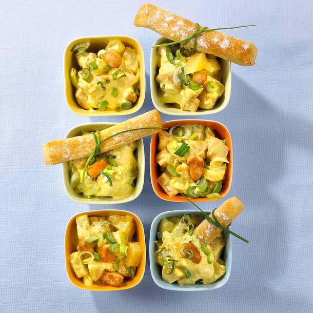 Curry-Geflügelsalat mit Brotstangen Rezept Curry-Geflügelsalat mit Brotstangen Rezept