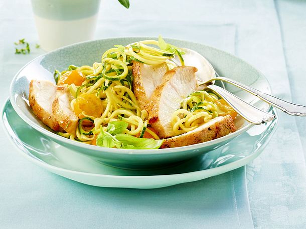 Curry-Gemüsenudeln mit Hähnchen Rezept Curry-Gemüsenudeln mit Hähnchen Rezept