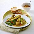 Curry-Geschnetzeltes mit Lauchzwiebeln auf grünen Bohnen Rezept - Foto: House of Food / Bauer Food Experts KG