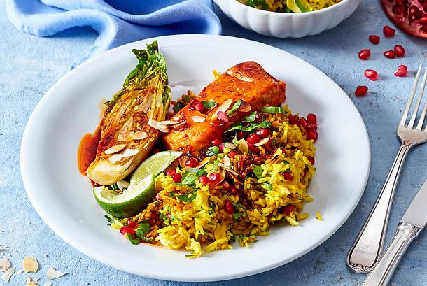 Curry-Lachs mit Kurkuma-Reis und gebratenem Römersalat Rezept