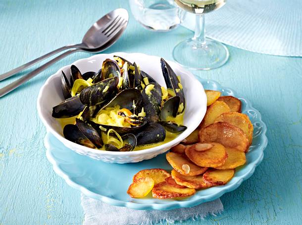 Curry-Muscheln mit Knoblauch-Bratkartoffeln Rezept