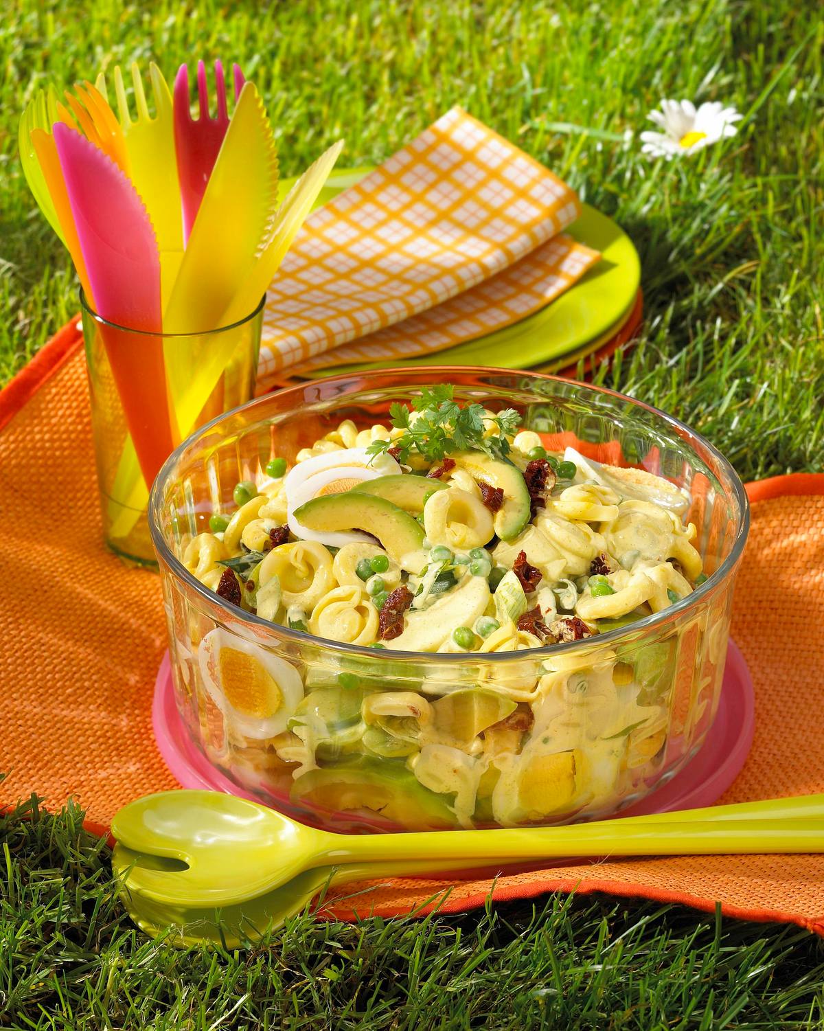 Curry-Nudelsalat mit Avocado Rezept