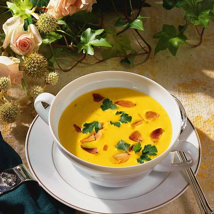 Curry-Rahmsuppe mit Mandeln Rezept