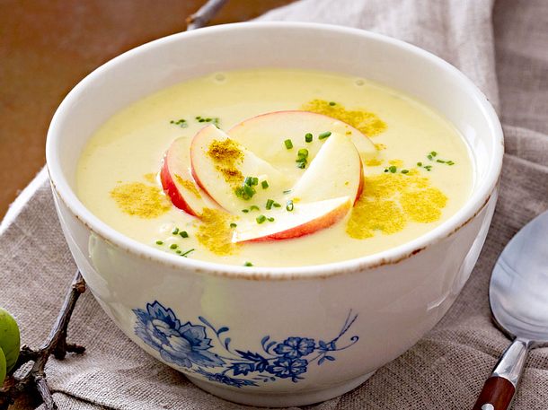 Curryrahmsuppe mit Äpfeln Rezept Curryrahmsuppe mit Äpfeln Rezept
