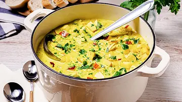 Currysuppe mit Hähnchen Rezept - Foto: ShowHeroes für LECKER @ Bauer Media Group Currysuppe mit Hähnchen Rezept - Foto: ShowHeroes für LECKER @ Bauer Media Group