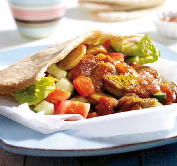 Currywurst in der Pitatasche Rezept Currywurst in der Pitatasche Rezept
