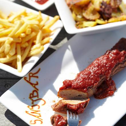 Currywurst mit Bratkartoffeln Rezept Currywurst mit Bratkartoffeln Rezept