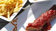 Currywurst mit Bratkartoffeln und Currysoße Rezept - Foto: House of Food / Bauer Food Experts KG