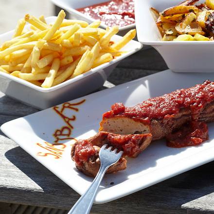 Currywurst mit Bratkartoffeln und Currysoße Rezept Currywurst mit Bratkartoffeln und Currysoße Rezept