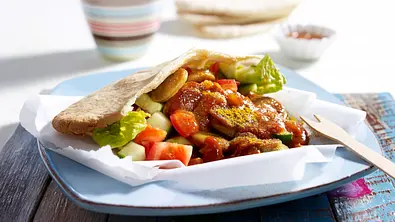 Currywurst-Pita Rezept - Foto: LECKER @ Bauer Media Group