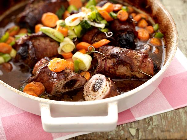 Dänische Ofenrouladen mit Möhren-Porree-Gemüse Rezept Dänische Ofenrouladen mit Möhren-Porree-Gemüse Rezept