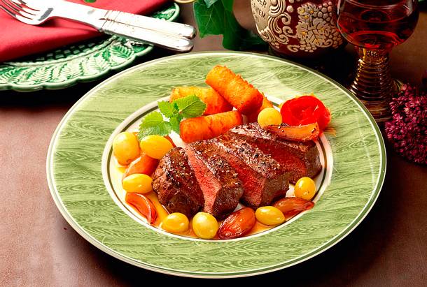 Dammwildsteak mit karamellisierten Weintrauben und Rezept Dammwildsteak mit karamellisierten Weintrauben und Rezept