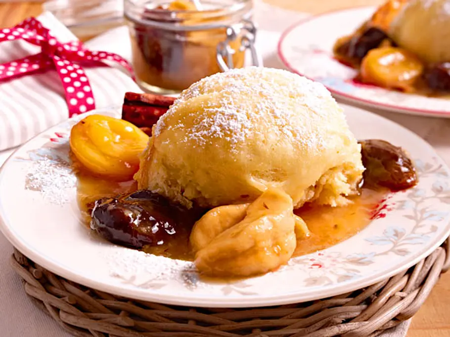 Dampfnudeln mit Backobstkompott Rezept Dampfnudeln mit Backobstkompott Rezept
